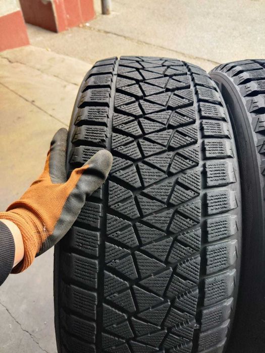 R19 235 55 шини зимові Bridgestone Blizzak DM-V2 японські липучки