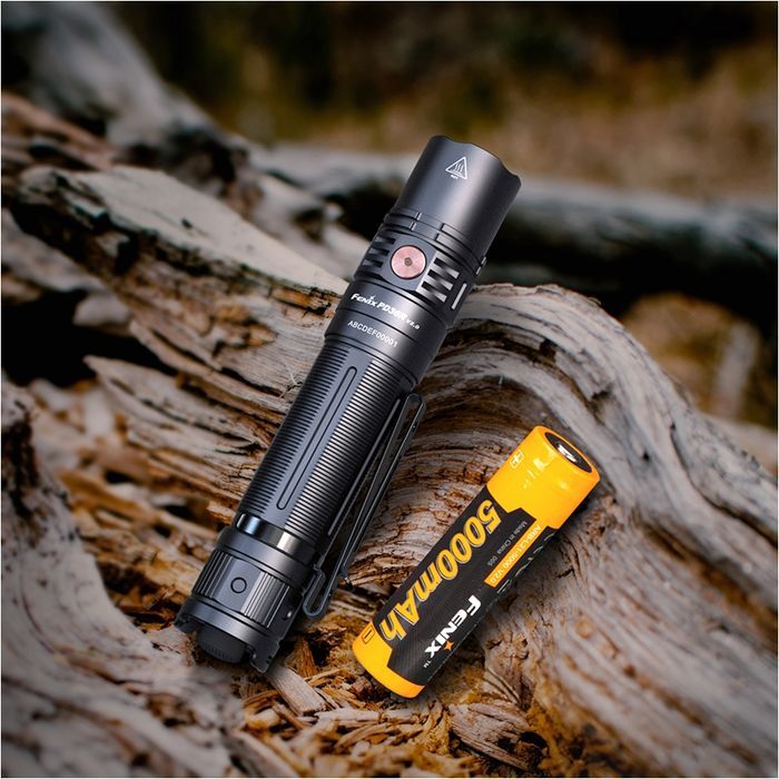 FENIX PD36R V2.0 Lampka LED Taktyczna 1700 lumenów Zasięg 396m