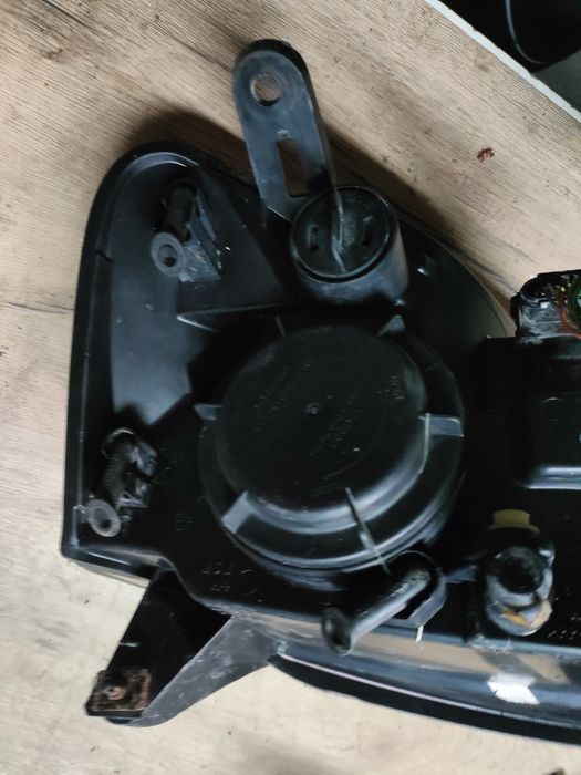 Citroen Berlingo 1 FL Peugeot Partner reflektor lampa przód lewa