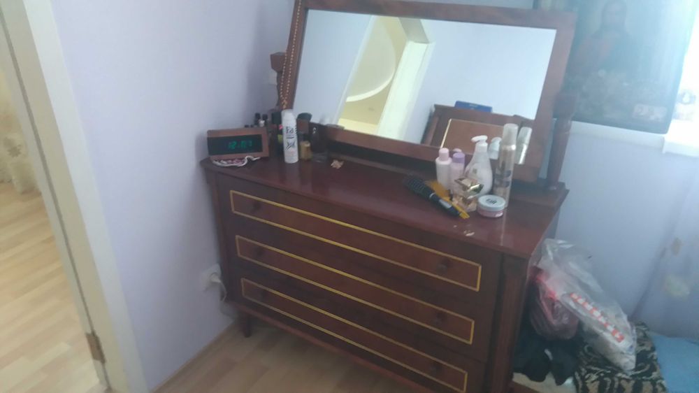 Продам спальний гарнітур з червоного дерева Румунія спальный комплект