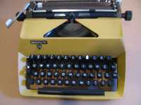 Maszyna do pisania Predom Łucznik 1301
