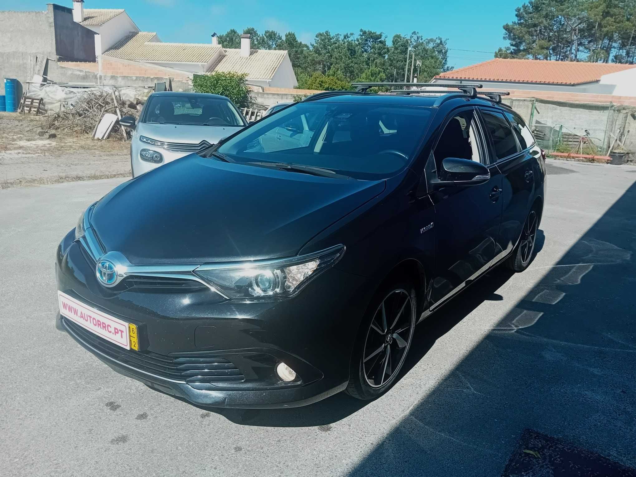 Toyota Auris 1.8 Hybrid – Nacional ( pequeno sinistro ) RESERVADO