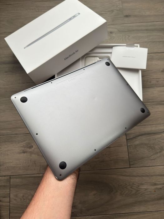 Продам Apple Macbook Air 13-inch M1 2020 256GB
