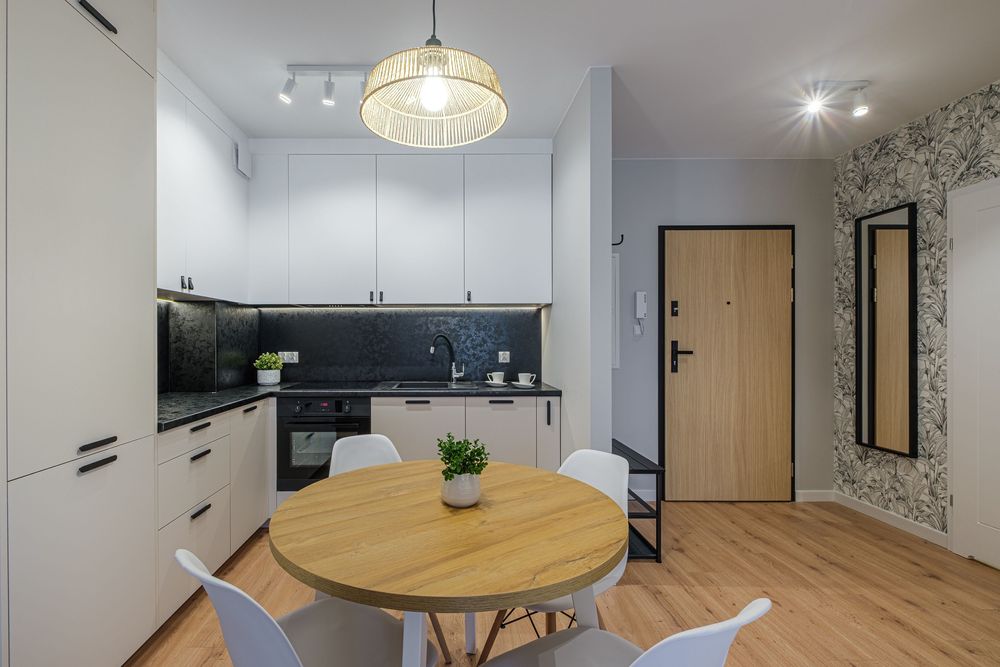 Słoneczne mieszkanie dwupokojowe z balkonem i miejscem postojowym