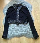 Krótka elegancka bluza czarna zapinana na ztote guziczki L