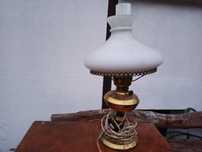 Lampa stołowa z historią,uszkodzony klosz