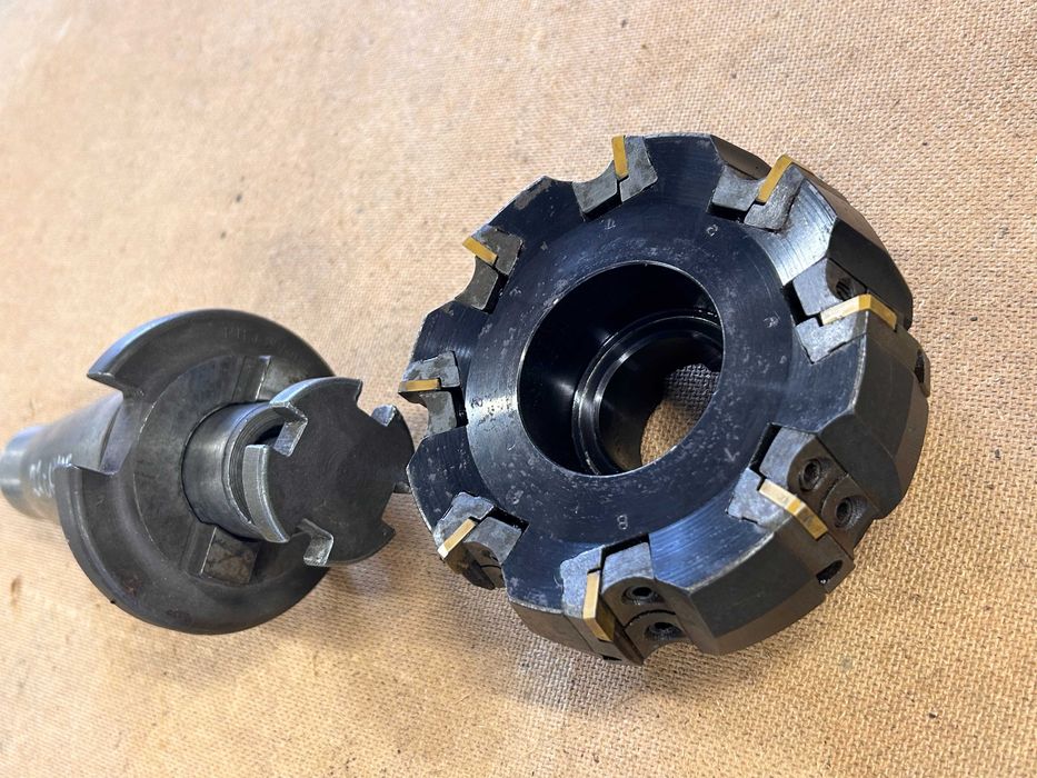 głowica do frezarki fi 125 JELENIA GÓRA z trzpieniem ISO 50 i płytkami