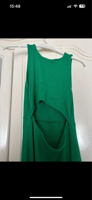 Vestido com abertura na barriga