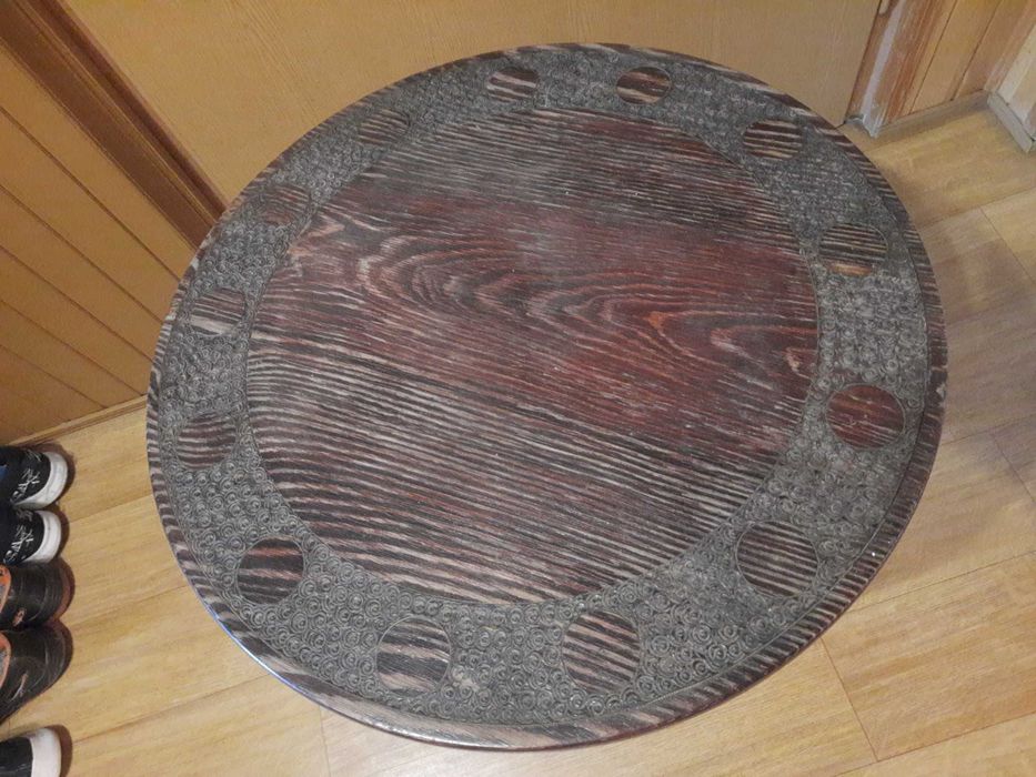 Stół stolik stoliczek retro antyk PRL okrągły kawowy oryginał rzeźba