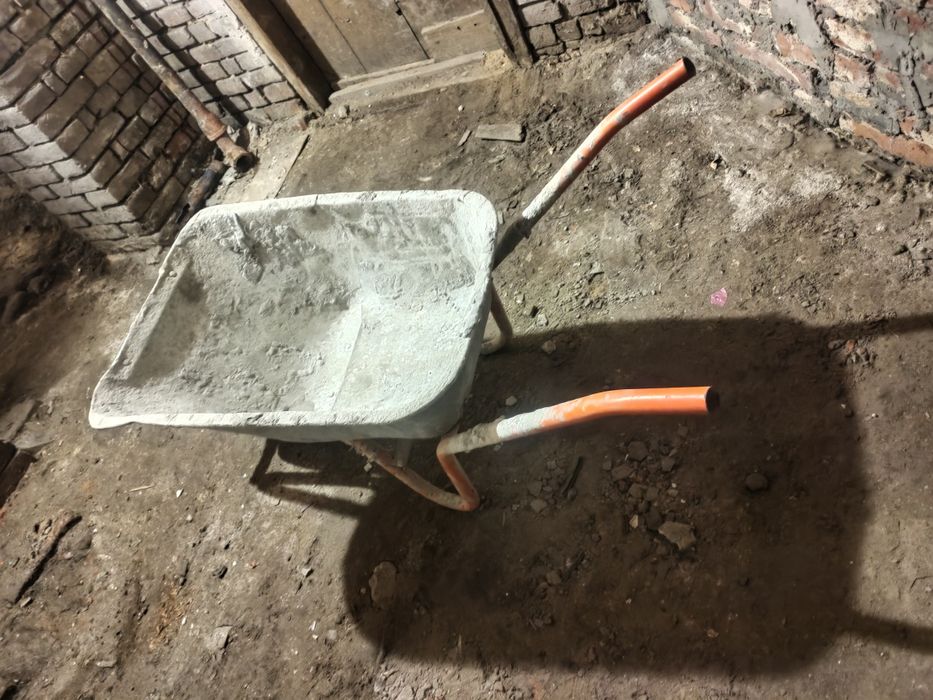 Будівельна тачка на колесі самовивіз КРОК