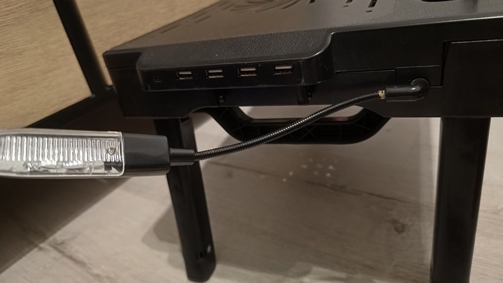 Podstawka pod laptopa Modecom czarna