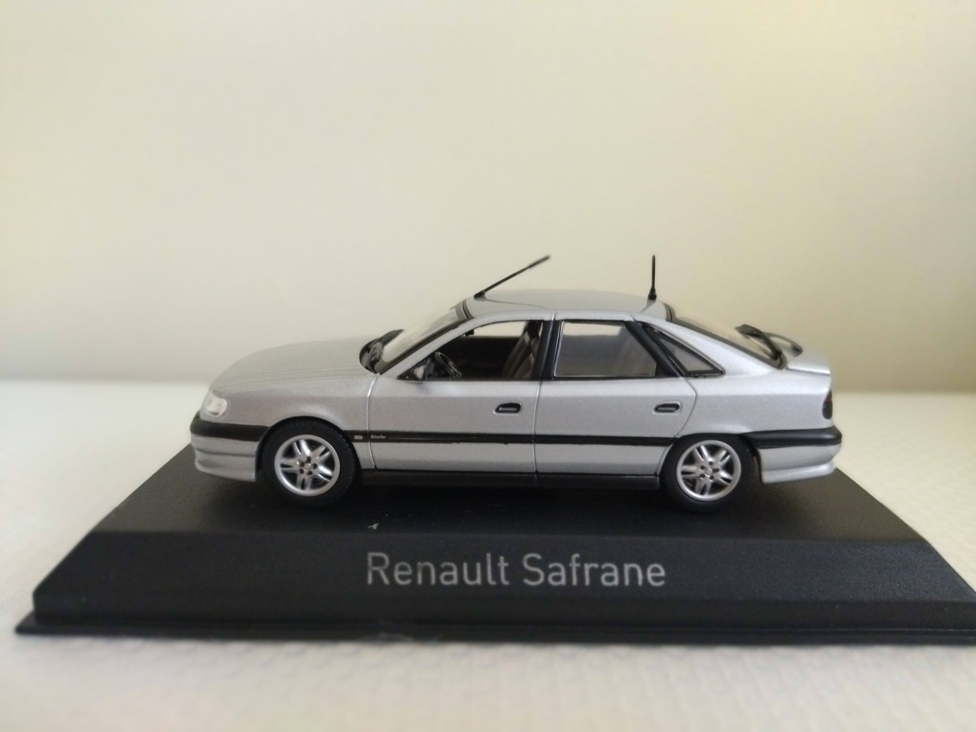 Miniatura Renault Safrane Biturbo Baccara 1/43 Nova