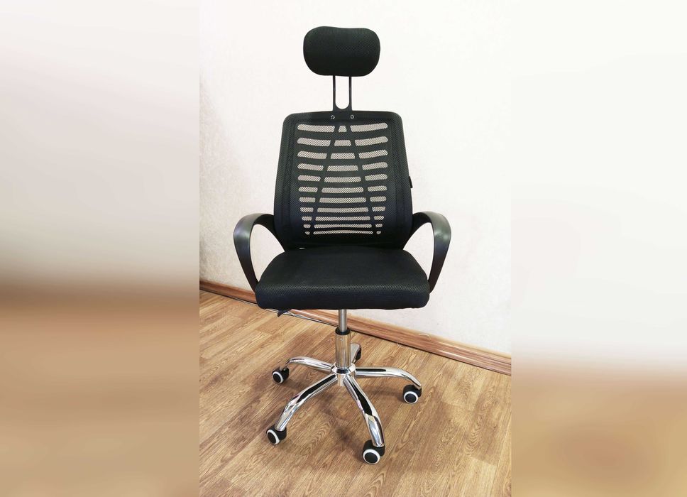 Чорне комп'ютерне крісло Boston на коліщатках зручний стілець офісний