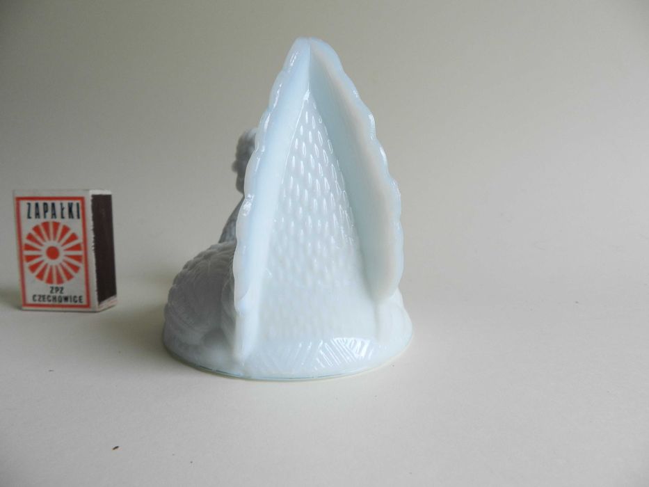 szklana średnia  kura biała lattimo tylko góra szkło PRL