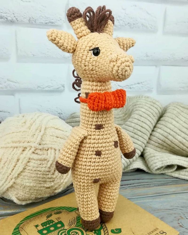 Жираф в'язана іграшка