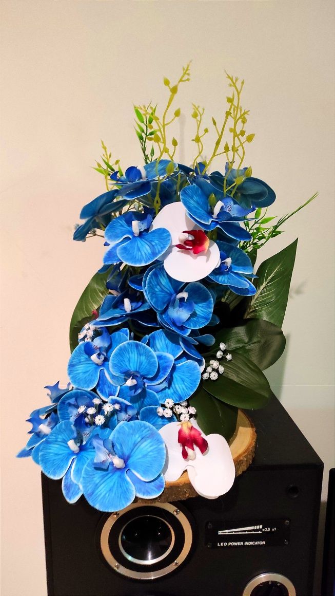Wiosenny, stroik z kompozycji kwiatowych. Storczyk Orchidea BLUE!