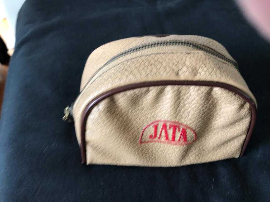 Ferro de viagem antigo JATA