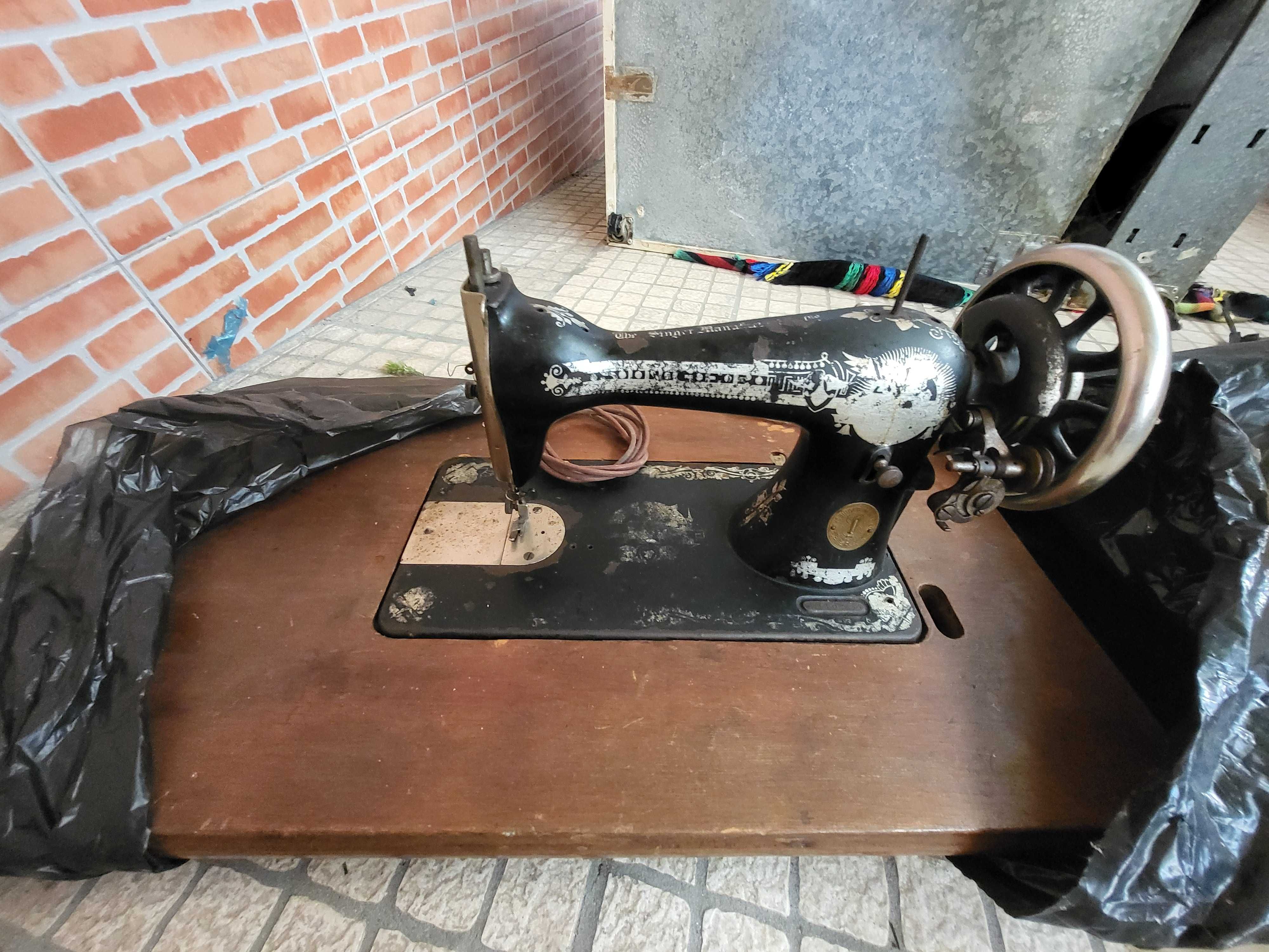 Maquina singer antiga