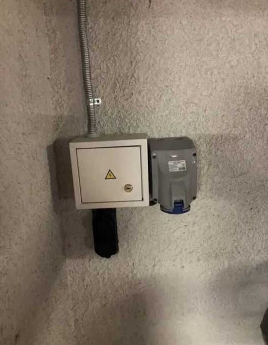 Продаж підземного просторого паркомісця з розеткою в ЖК RiverStone