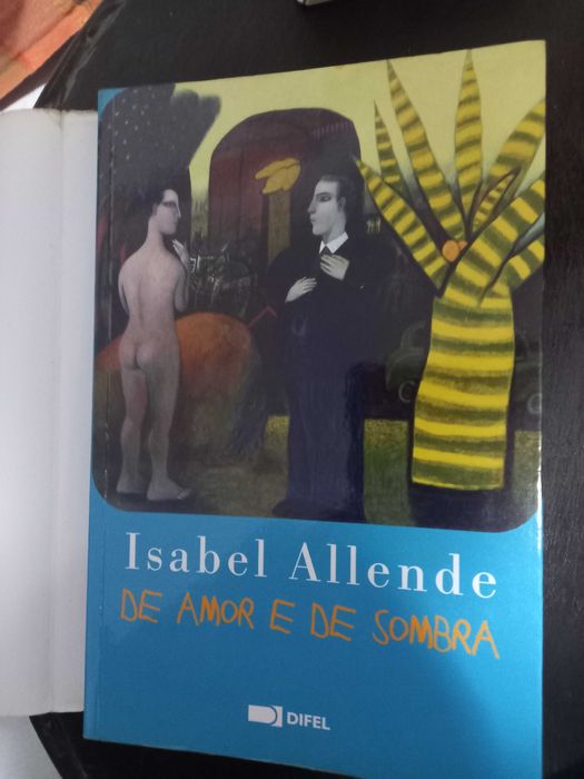 Livro " De amor e de sombra" de Isabel Allende