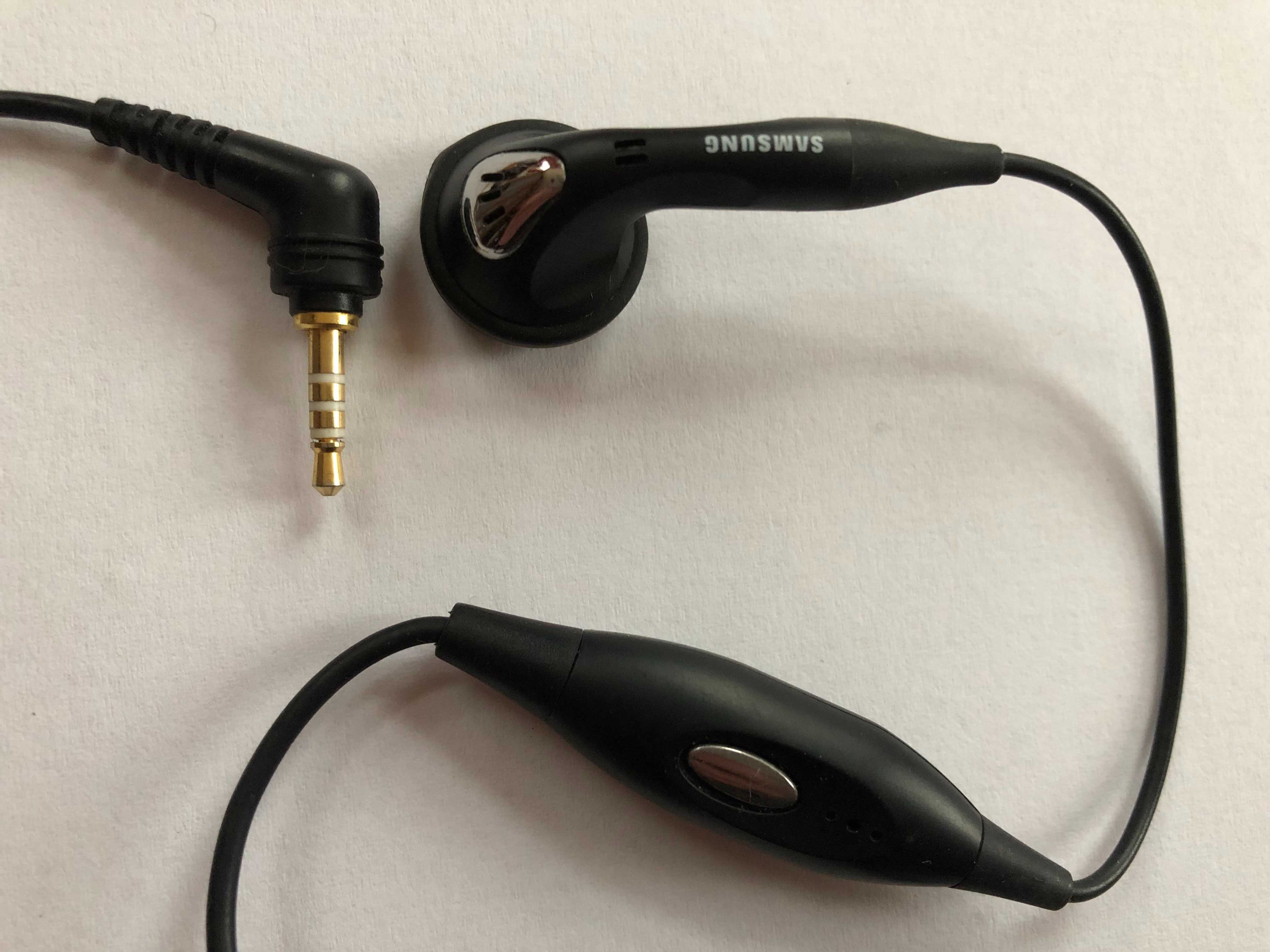 Słuchawka Samsung , przełącznik na mikrofon , wtyk słuchawki fi 2,5 mm