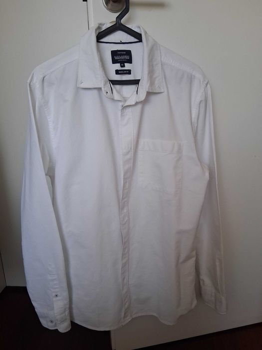 Camisas brancas da Lion of porches e tiffosi