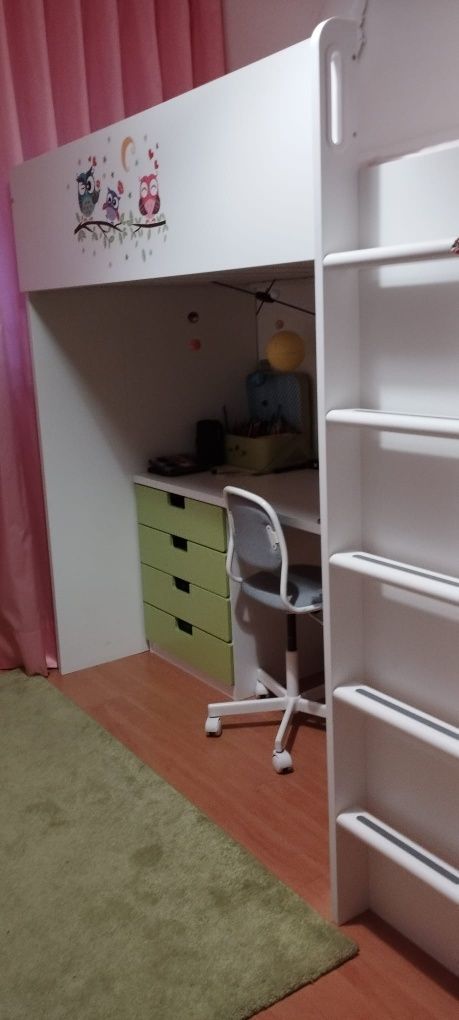 Cama com secretaria e armário