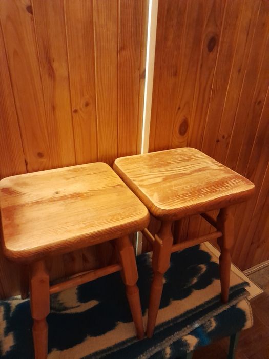 Табуретки деревянные, 2 штуки