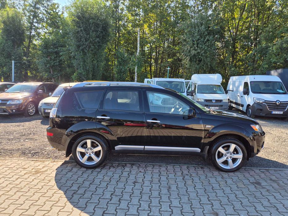 Mitsubishi Outlander 4x4 *2,2d 156KM * 183 tys km*7 osób * 6 biegów*