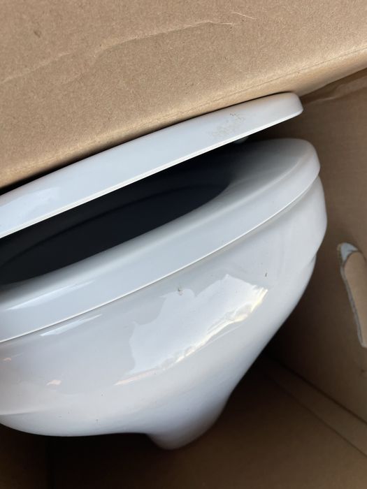 Miska wc wiszaca z deska  Villeroy Architectura