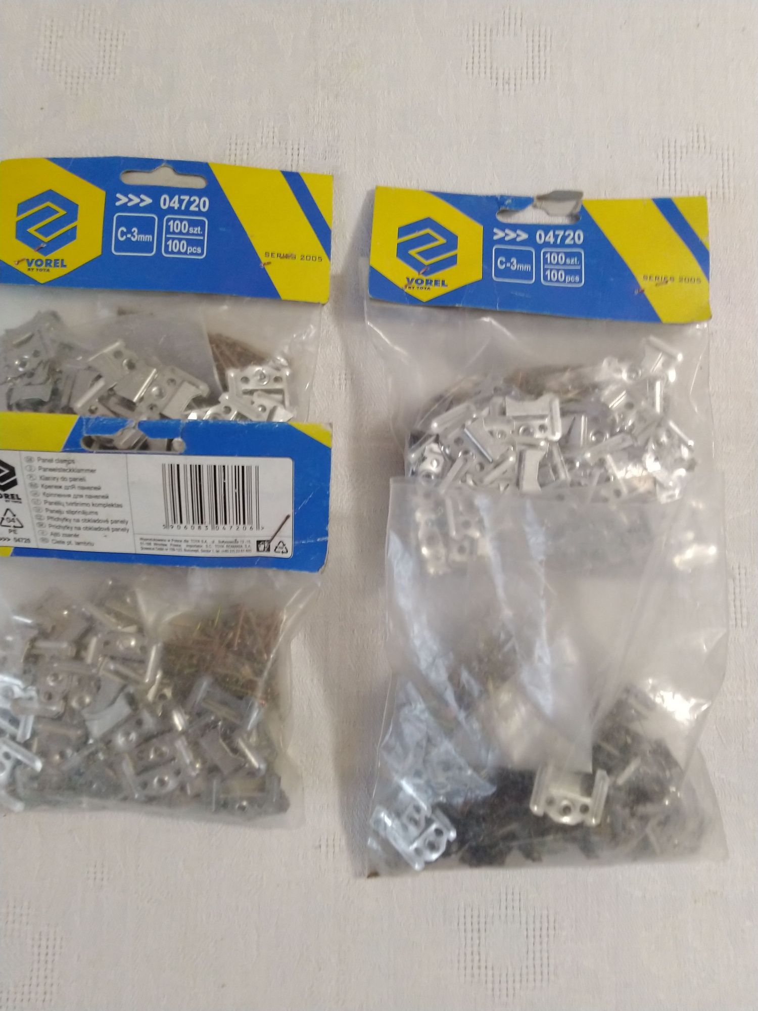 Klamry do paneli, boazerii 3mm. Vorel 04720 - 373 szt.