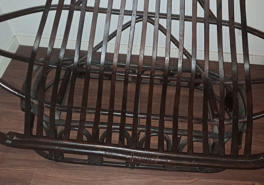 2 cadeirões com almofadas