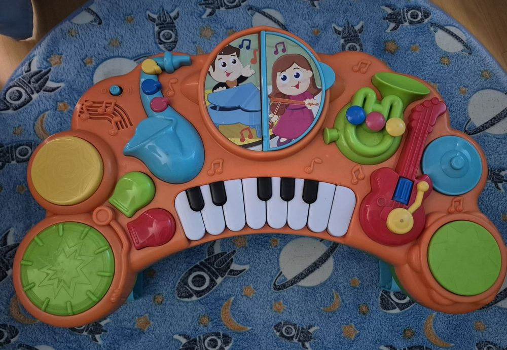 Piano infantil com várias melodias