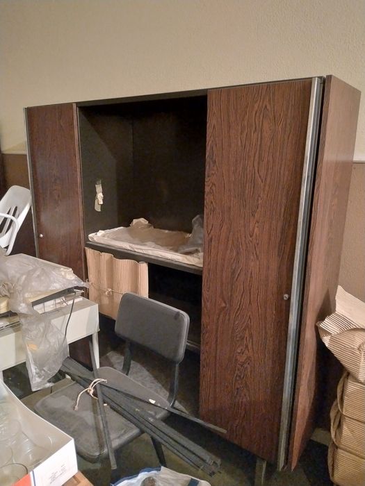 Móveis e artigos de decoração e escritório