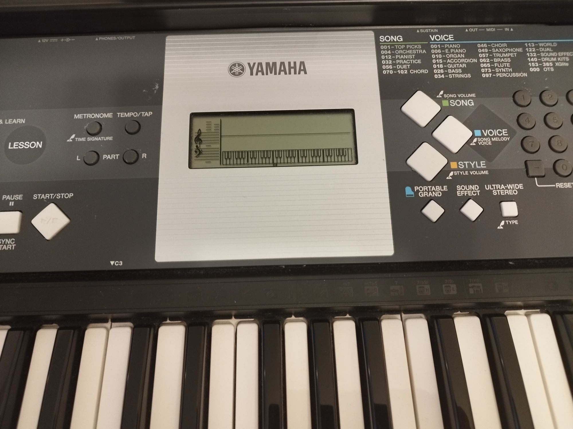 Yamaha, model YPT-230.