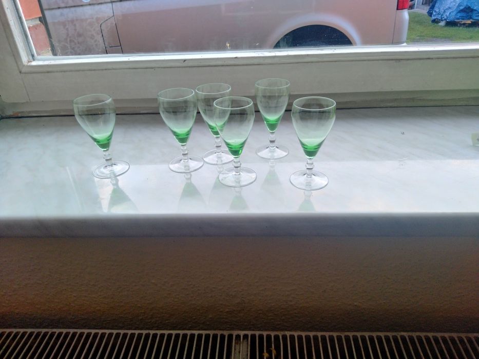 Stare kieliszki odcień zieleni