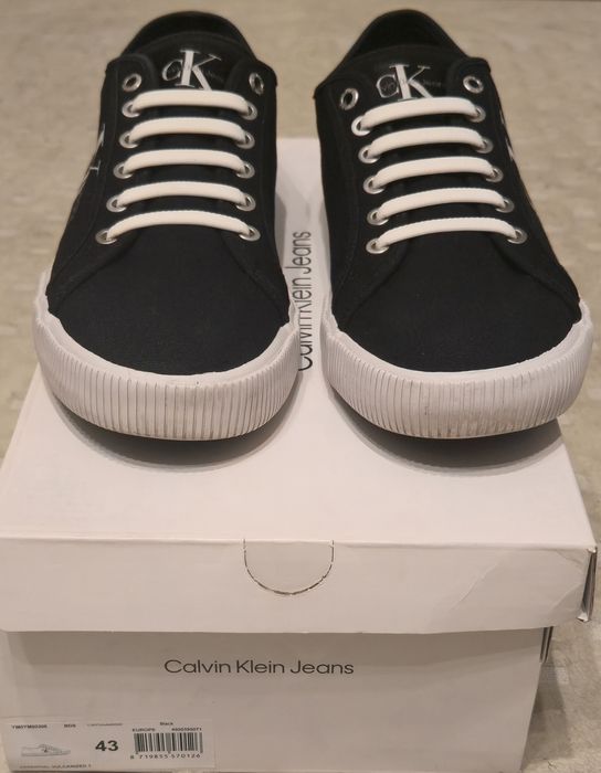 Продам кеди Calvin Klein