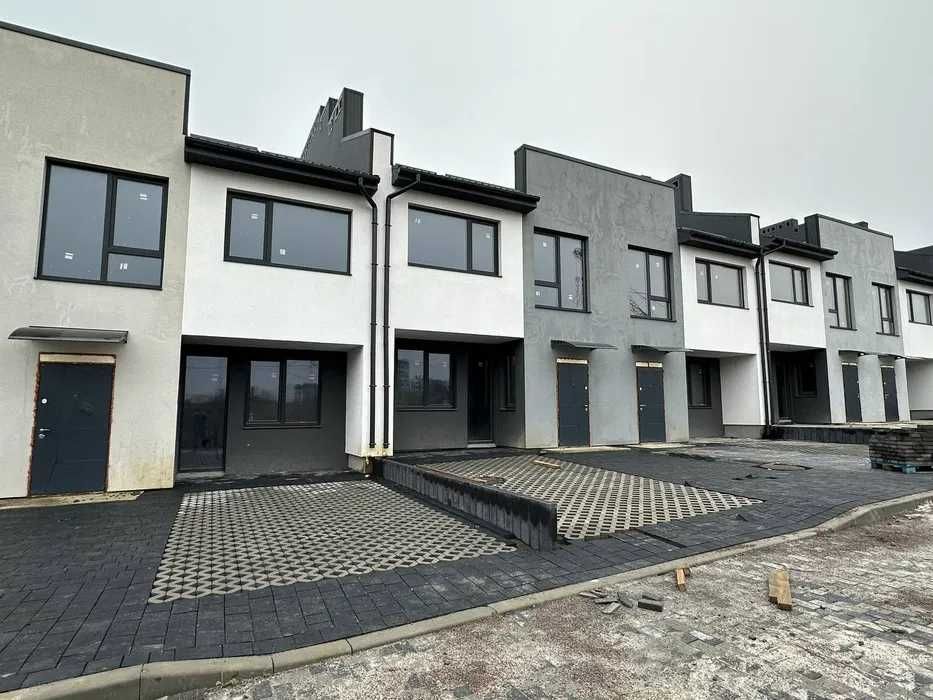 Продам двоповерховий котедж!! ЖК на Щасливому!!