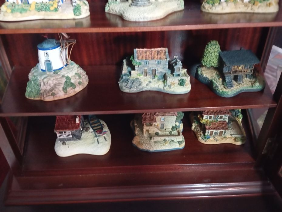 Coleção de casas de Portugal e de chavenas de 12 meses