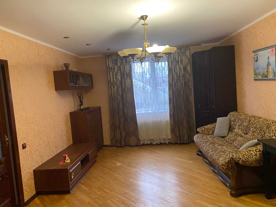 Довгострокова оренда част. будинку біля Петроцептру. 2 Варшавський пр.