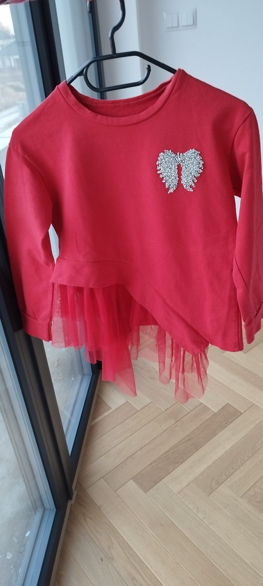 Świąteczna bluza czerwona kryształki tiul 140