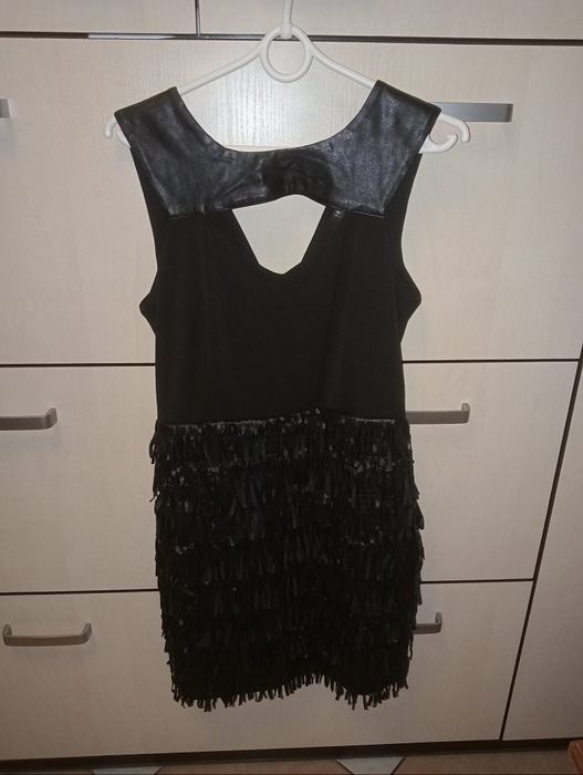 Sukienka czarna sylwestrowa