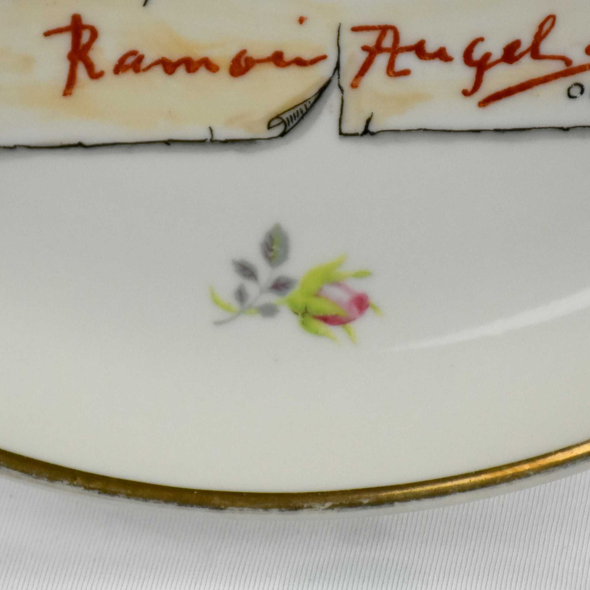 Prato em porcelana Artibus dedicado à MÃE, Nº 4