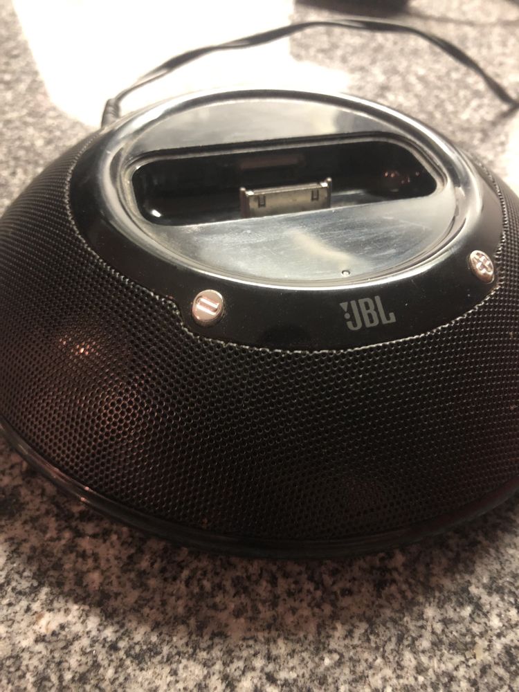 Coluna som JBL e dockstation