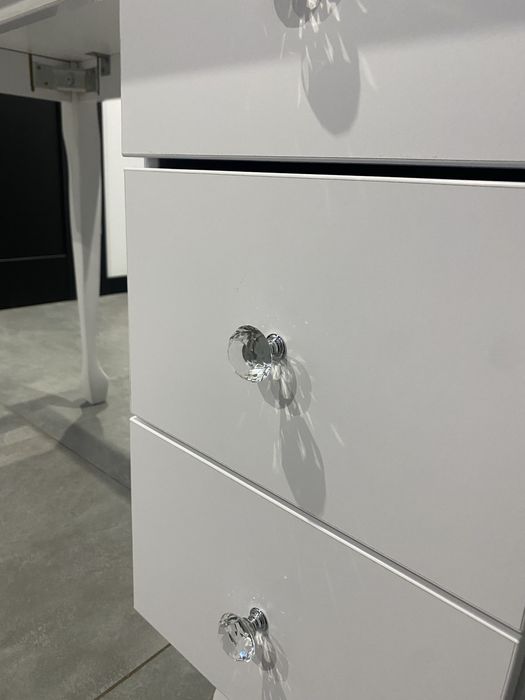 Biurko kosmetyczne tapicerowane