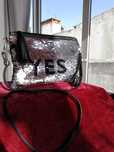 Mala tipo Clutch preta com lantejoulas