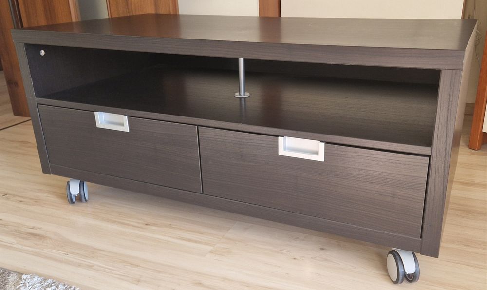 Szafka pod telewizor na kółkach IKEA czarny dąb
