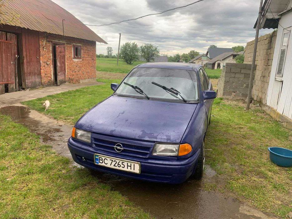 Опель в легковому авто