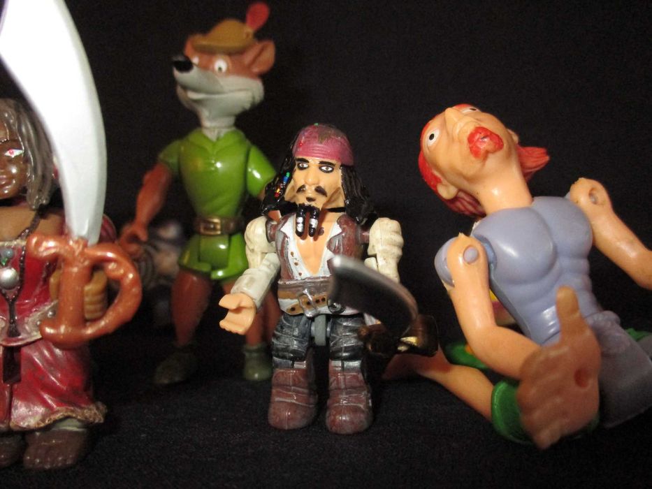 Conjunto de Bonecos PVC Carros Disney Pirata das Caraíbas Picachu