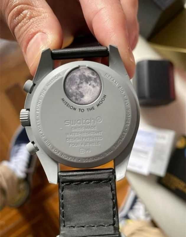 Swatch x Omega Bioceramic Moonswatch Mission to the Moon SO33M100